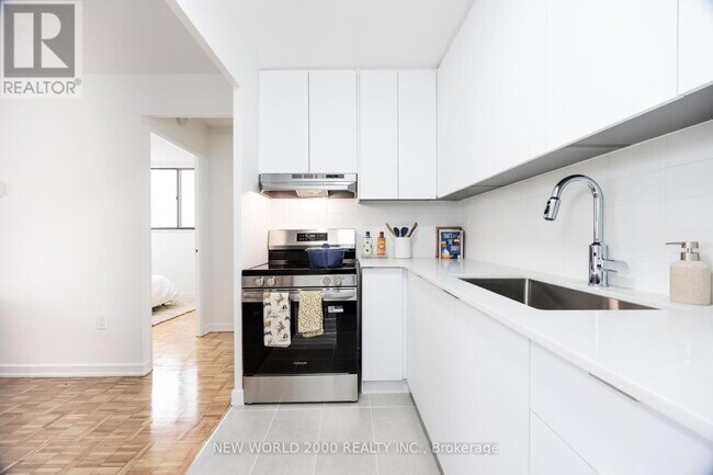 Photo du bâtiment - 101 Roehampton Ave