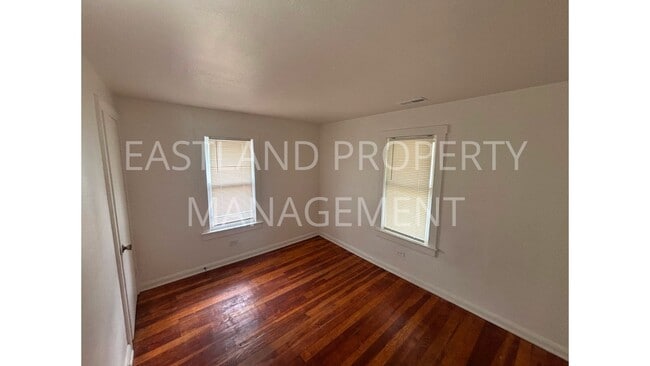Building Photo - 823 Custer Dr