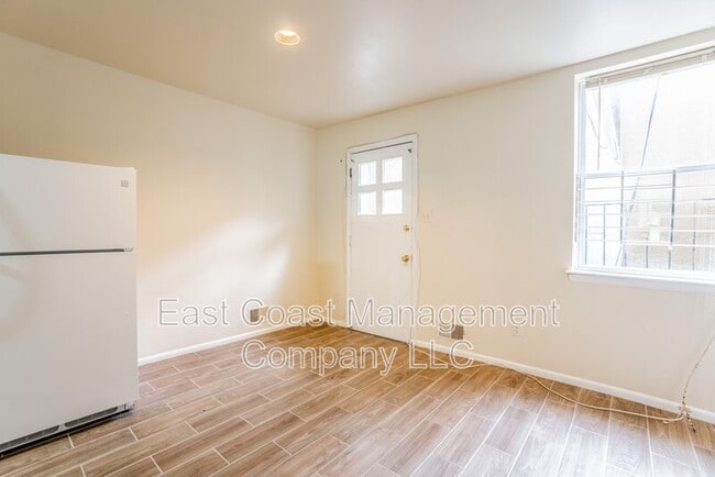 Foto del edificio - 1502 E Baltimore St