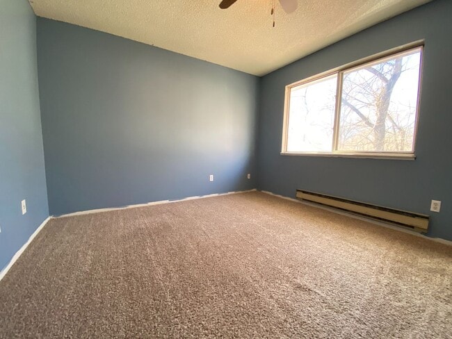 Building Photo - Charming 2-Bedroom Townhome Just Minutes f...