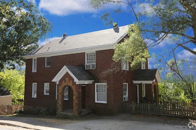 Building Photo - 301 Thayer St
