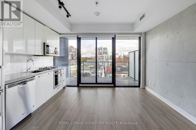 Building Photo - 458 Richmond St W