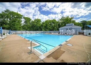 Building Photo - 630 Longfellow Dr