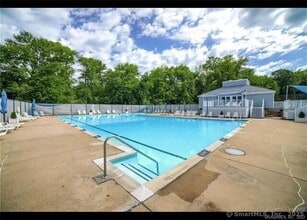 Building Photo - 630 Longfellow Dr
