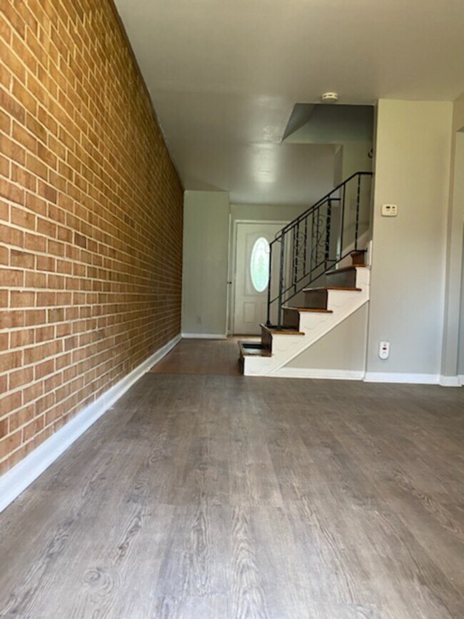 Foto del edificio - 1611 Ingleside Ave