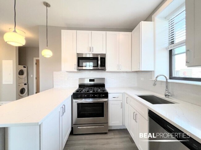 Foto del edificio - 2 bedroom in CHICAGO IL 60613