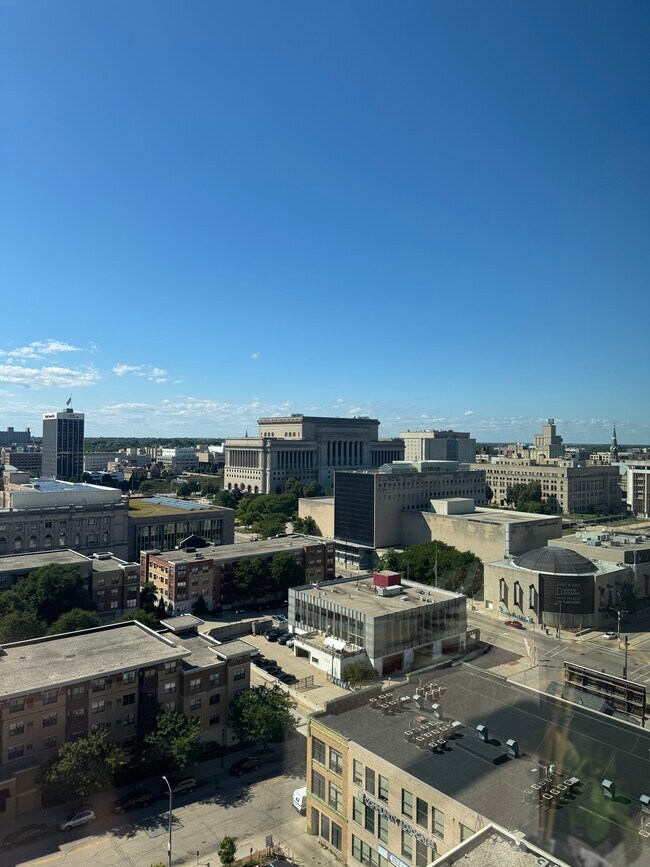Foto del edificio - 606 W Wisconsin Ave