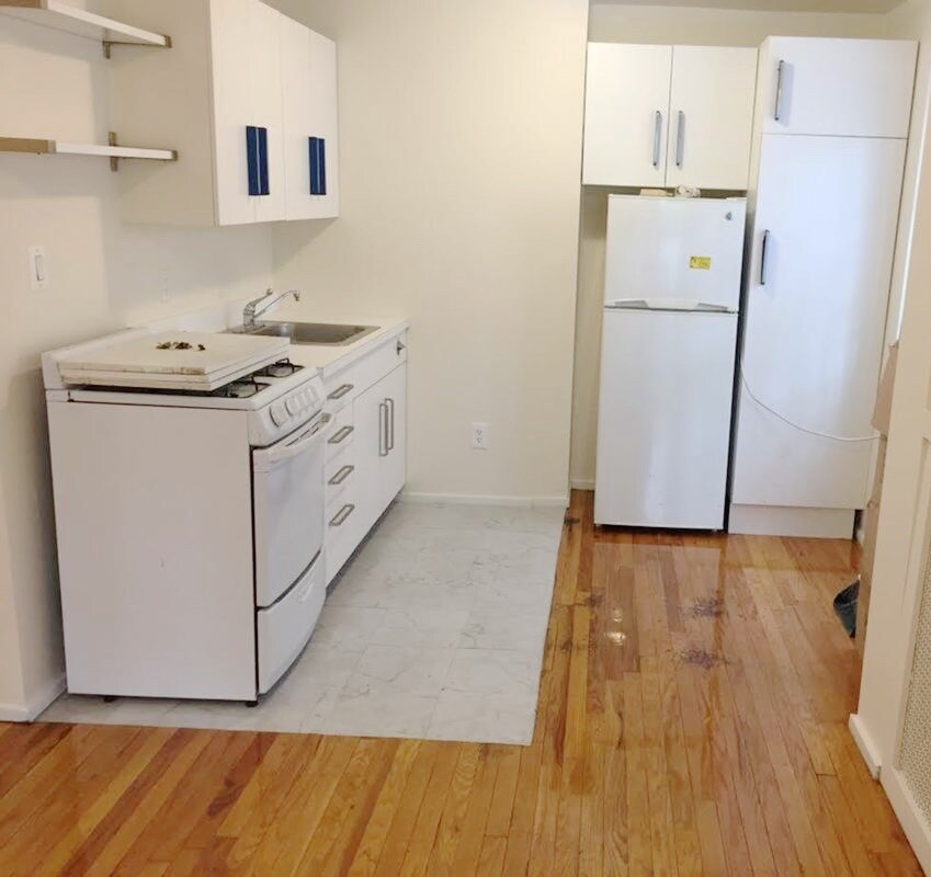 Primary Photo - 337 E 10th St