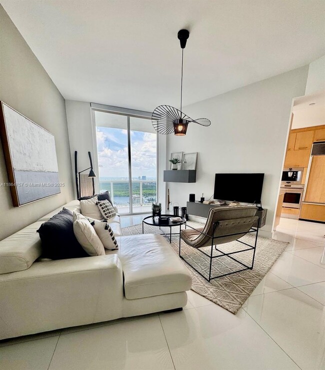 Building Photo - 15901 Collins Ave