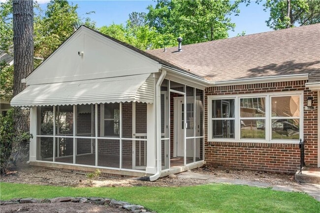 Building Photo - 1194 Spring Valley Ln NE