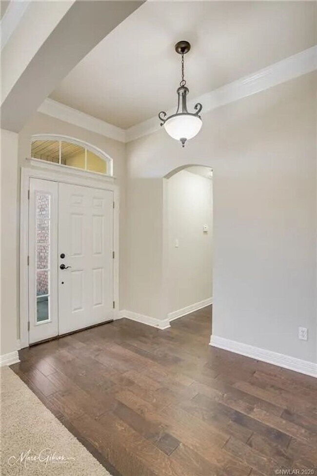 Building Photo - Gated Community close to LSUS