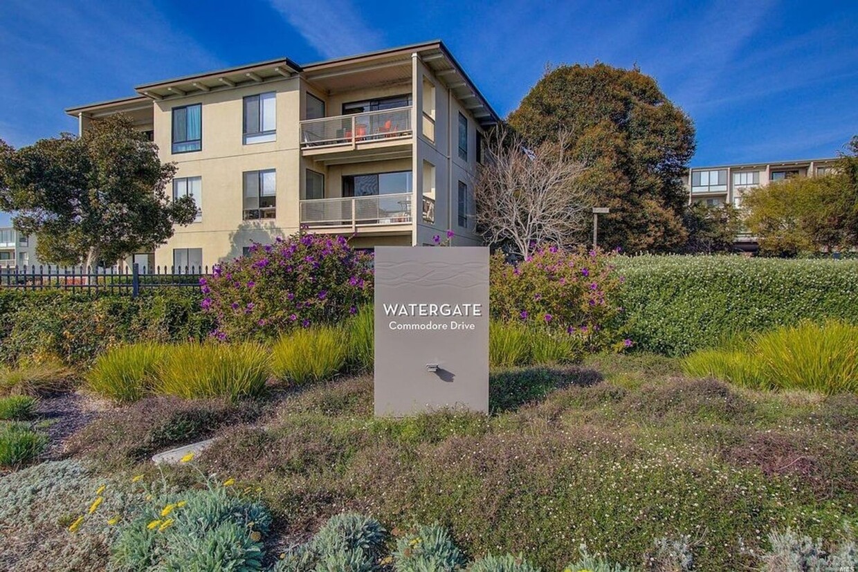 Foto principal - Two Bedroom Condo Available in Emeryville ...