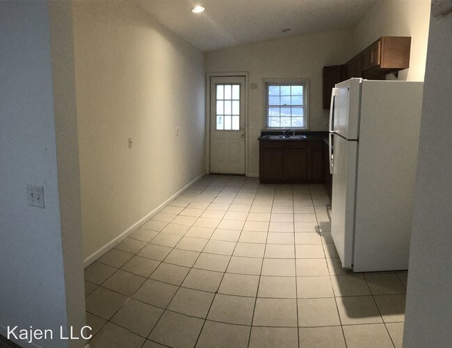 Foto del edificio - 3 br, 1 bath Apartment - 577 Overbrook