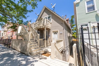 Building Photo - 2028 W 22nd Pl