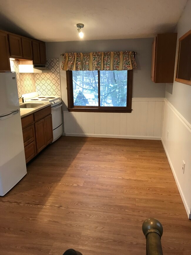 Kitchen space - 125 Charles River St