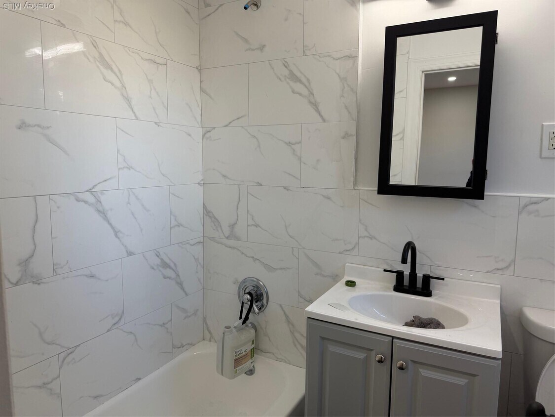 Foto del edificio - 830 E Broadway