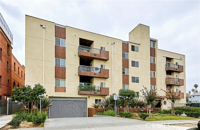 Foto principal - 1167 S Hoover St