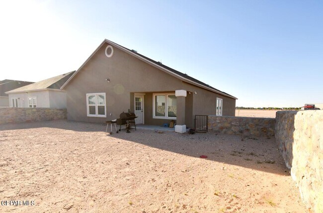 Building Photo - 14852 Tierra Eliana Ave