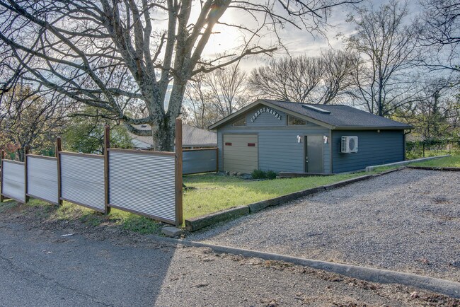 Building Photo - 219 Hart Ln