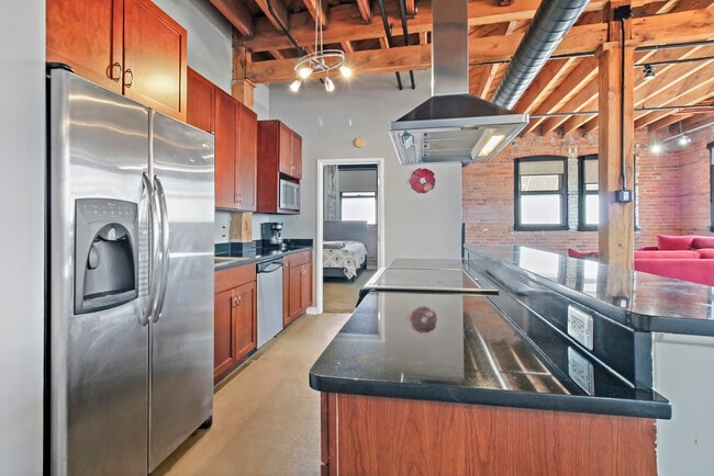 Foto del edificio - 6533 E Jefferson Ave