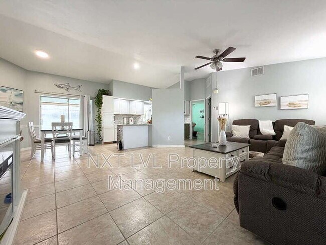 Building Photo - 4213 SW 15th Ave