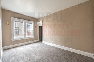 Building Photo - 121 Logan St