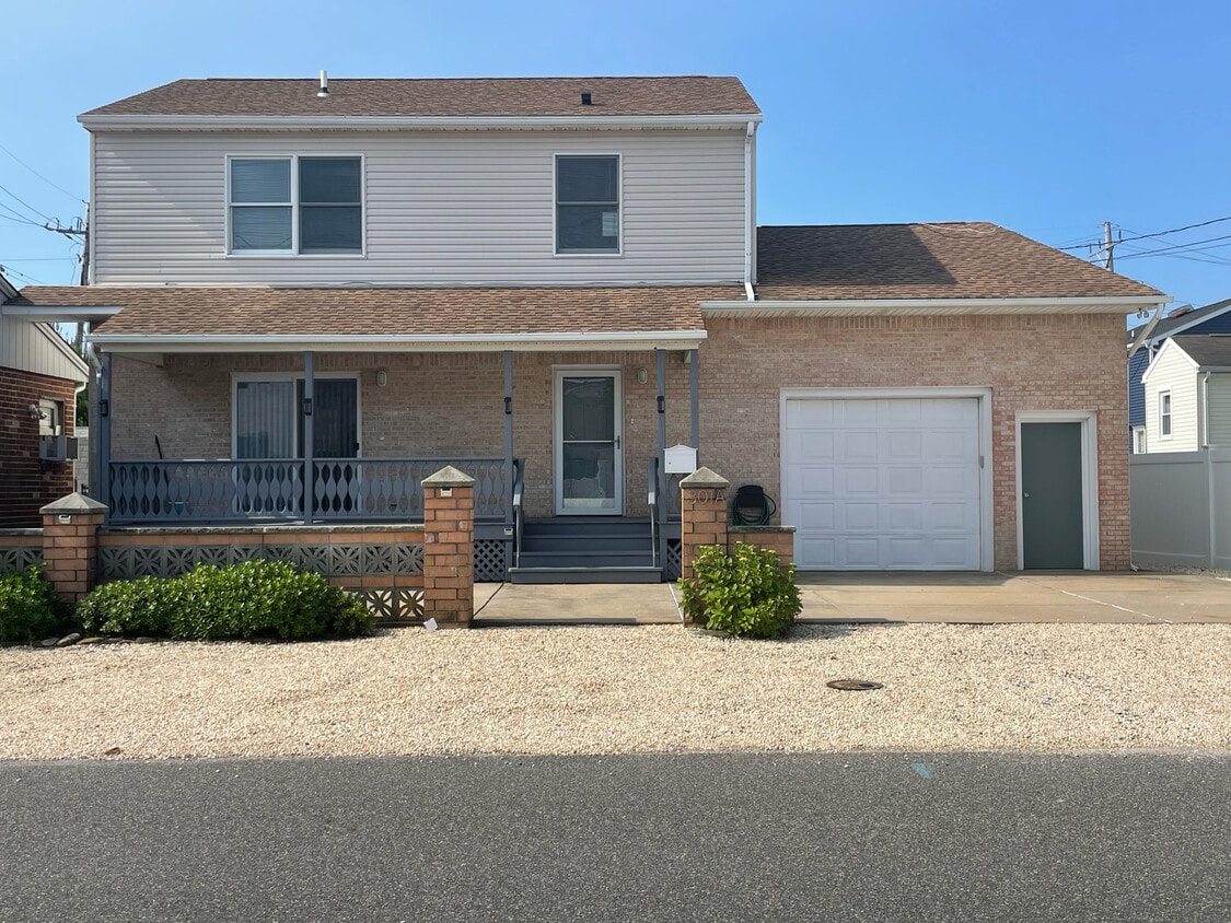 Primary Photo - 302 Arnold Ave
