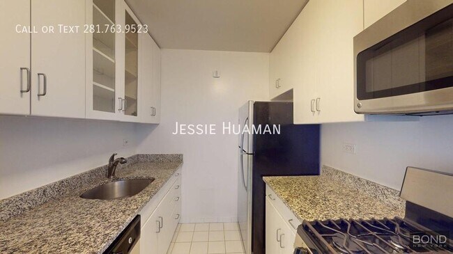 Building Photo - 247 W 87th St