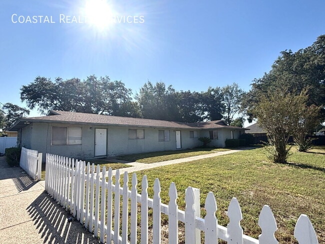 Building Photo - 322 Pelham Rd