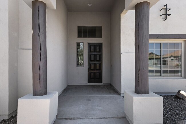 Foto del edificio - Charming basement model home!