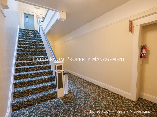 Building Photo - Charming Condo In The NW District With A P...