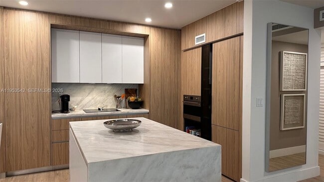 Building Photo - 1408 Brickell Bay Dr