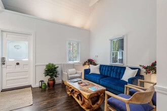 Building Photo - 817 Terry Ln