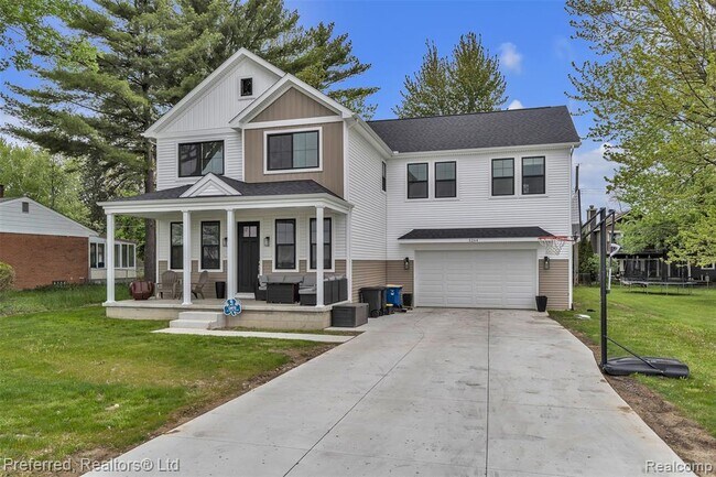 Foto del edificio - 5264 Cooley Lake Rd