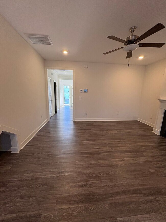 Foto del edificio - 3 Bedroom 2.5 Bath Townhome is the Madison Park area!!!