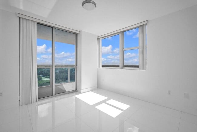 Building Photo - 2641 N Flamingo Rd