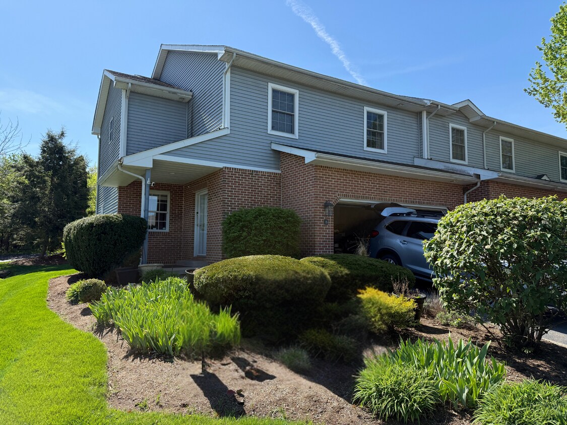 Foto del edificio - Grey Stone 3-Bedroom Townhome