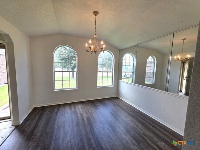 Building Photo - 2402 Mikulec Dr