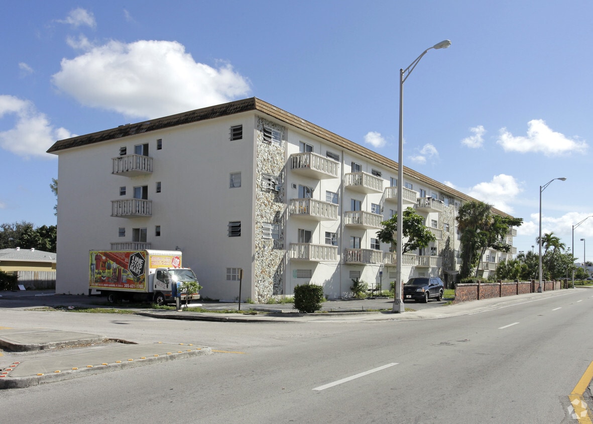 Building Photo - Irons Manor