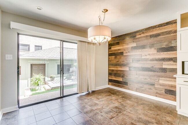Foto del edificio - 2619 McCart Ave