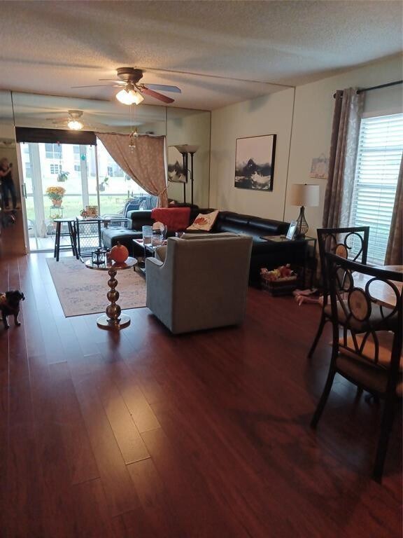 Foto del edificio - 2901 Fiore Way