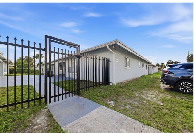 Foto del edificio - 5648 NW 28th St