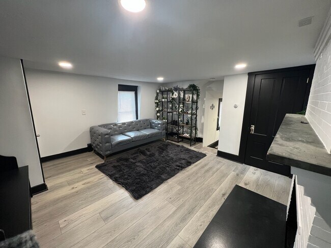 Family/Living Room - 10 Old Flanders Rd