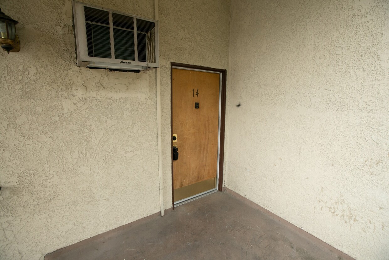 Primary Photo - 12304 Burbank Blvd