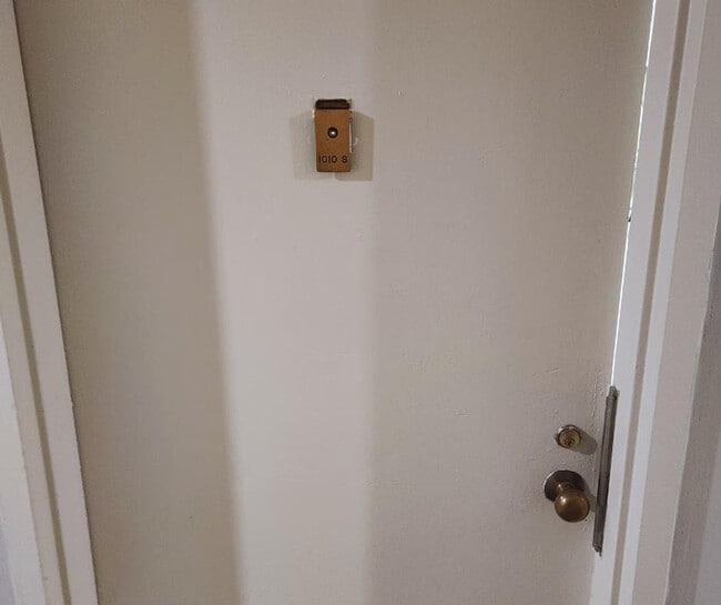 Foto del edificio - 1600 S Eads St