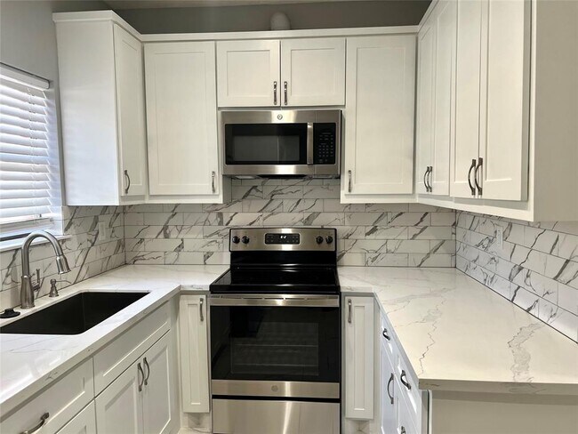 Foto del edificio - 3100 Walnut Bend Ln