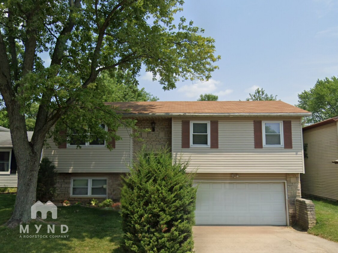 Primary Photo - 830 Upwoods Dr