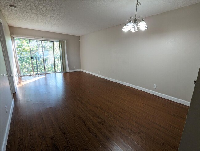 Foto del edificio - 8540 N Sherman Cir