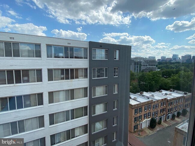 Building Photo - 940 25th St NW