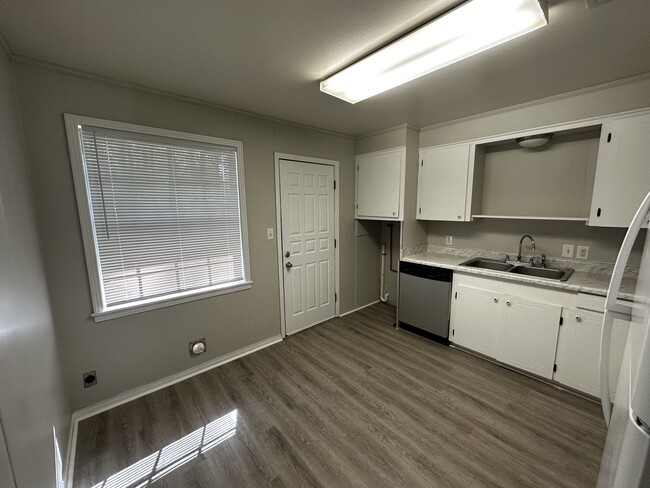 KITCHEN - Briarwood Hills Apartments